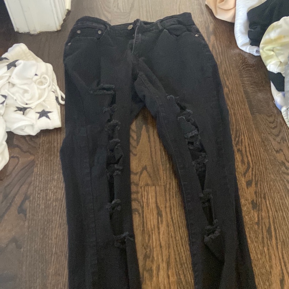 Brand new! Fashion nova black ripped jeans :)